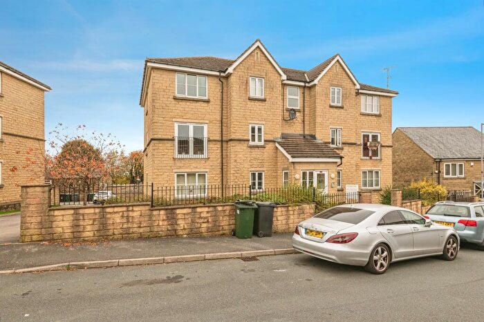 2 Bedroom Flat For Sale In Yateholm Drive, Bradford, BD6