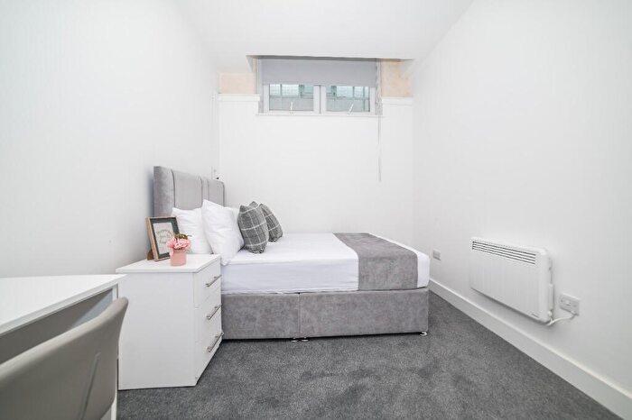 2 Bedroom Flat To Rent In Hartley Road, Nottingham, Nottinghamshire, NG7