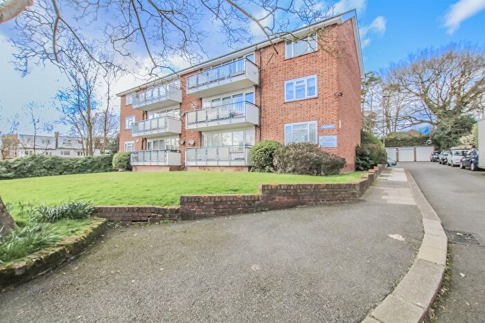2 Bedroom Flat To Rent In Raymead, Tenterden Grove, Hendon, NW4