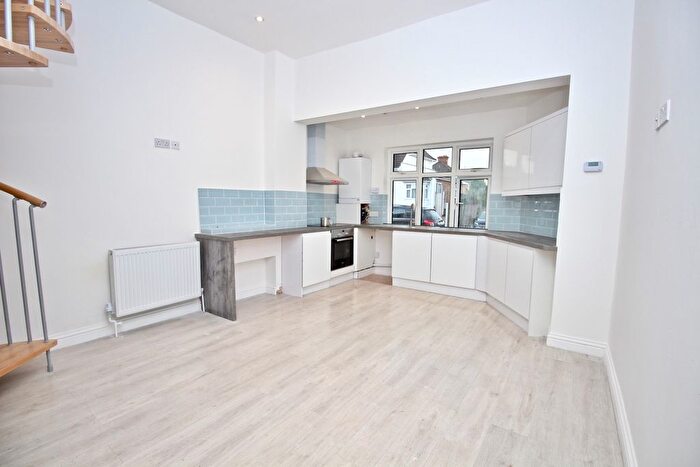 1 Bedroom Flat To Rent In The Chase, Watford, Hertfordshire, WD18
