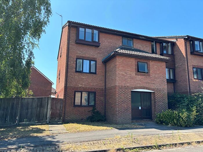 1 Bedroom Flat To Rent In Quincy Road, Egham, Surrey, TW20
