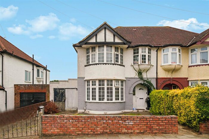 3 Bedroom Semi-detached House For Sale In Chestnut Grove, Sudbury, HA0