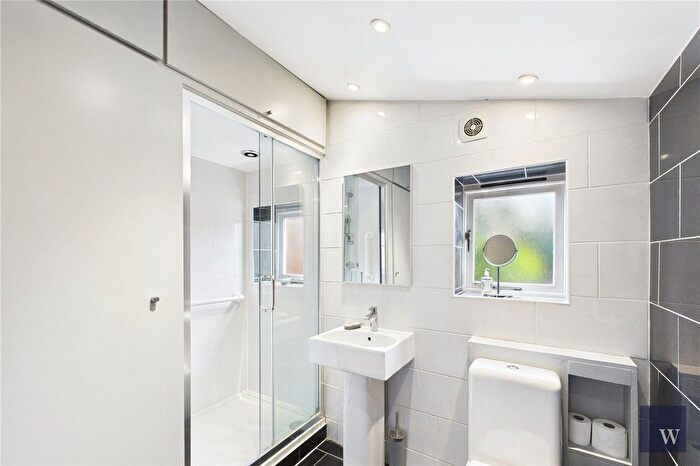3 Bedroom Terraced House For Sale In Colmer Road, London, SW16