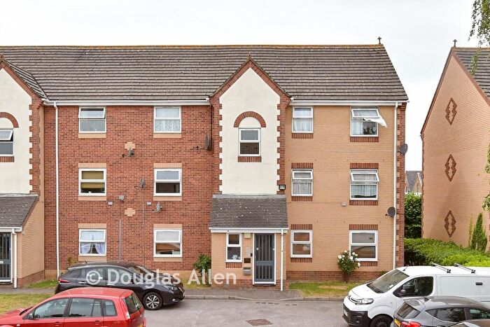 1 Bedroom Flat For Sale In Burns Avenue, Chadwell Heath, Essex, RM6