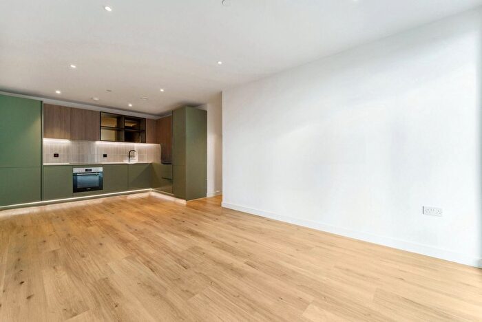 2 Bedroom Flat To Rent In Iris House, Cedrus Avenue, Southall, UB1