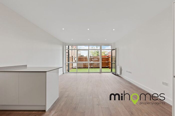 1 Bedroom Flat To Rent In High Street, Potters Bar, EN6