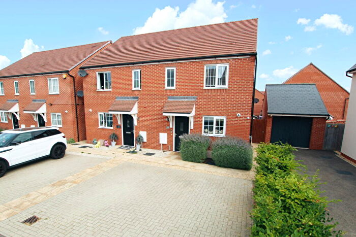 3 Bedroom Semi Detached House For Sale In Dragonfly Crescent, Biddenham, Bedfordshire, MK40