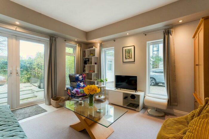 Flat To Rent In Flax Bourton Road Bristol, BS8