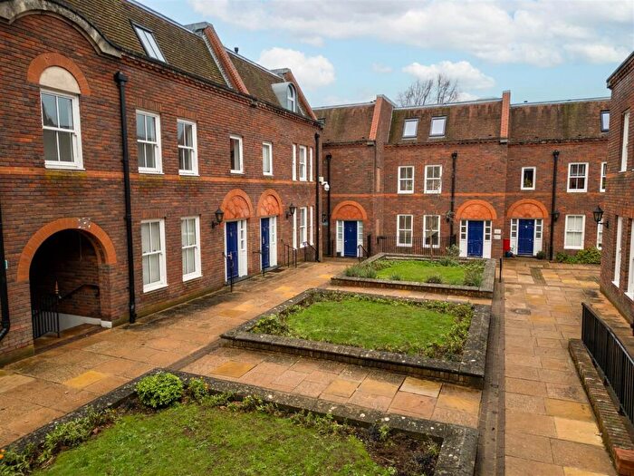 2 Bedroom Flat For Sale In Oxford Road, Aylesbury, HP19