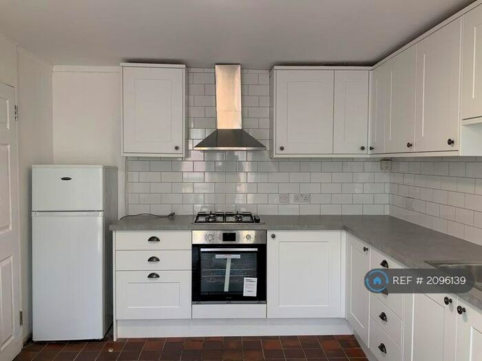 3 Bedroom Maisonette To Rent In Salisbury Walk, London, N19