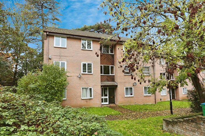 2 Bedroom Flat For Sale In The Oaks, Southampton, SO19