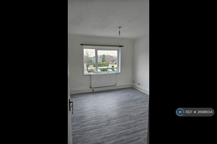 2 Bedroom Flat To Rent In Istead Rise, Gravesend, DA13