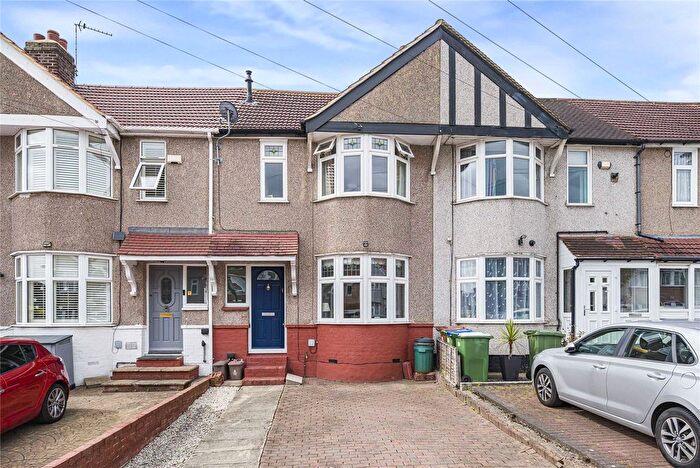 3 Bedroom Terraced House For Sale In The Green, South Welling, DA16