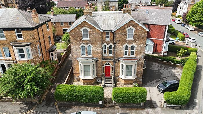 1 Bedroom Flat For Sale In Princess Royal Terrace, Scarborough, YO11