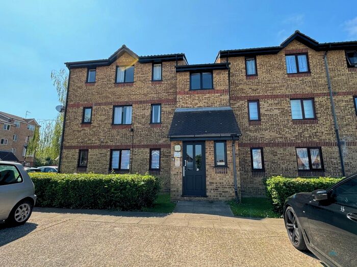 Studio To Rent In Chaffinch Close, Edmonton, N9