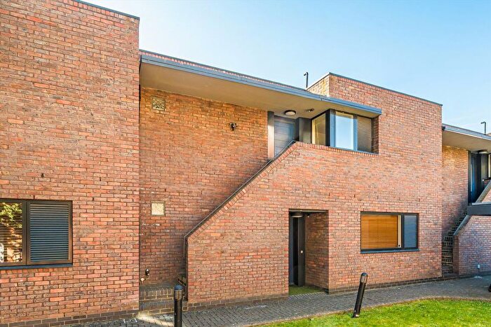 2 Bedroom Flat For Sale In Callington Mews, Twickenham, TW2