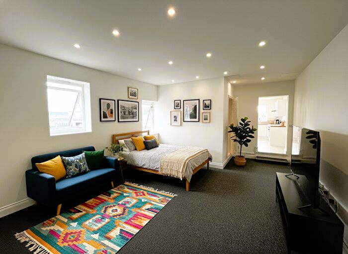 1 Bedroom Studio To Rent In Westlink House, Great West Road, Brentford, TW8