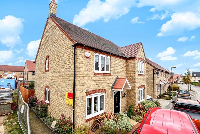 4 Bedroom Detached House To Rent In Kingsmere, Bicester, OX26