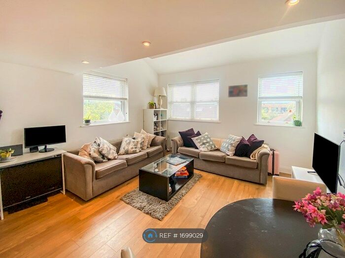3 Bedroom Flat To Rent In Clapham Park Road, London, SW4