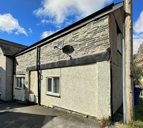 2 Bedroom End Of Terrace House For Sale In High Street, Blaenau