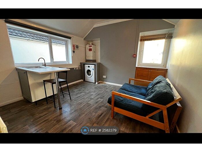 Studio To Rent In Montpelier Tce, Swansea, SA1