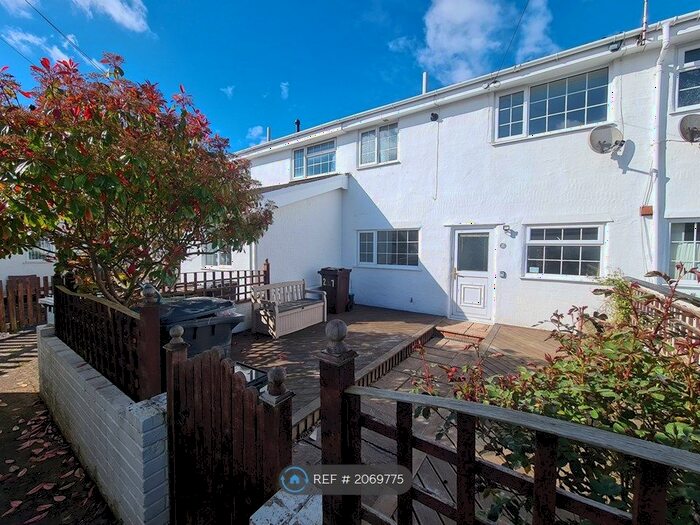 3 Bedroom Semi-Detached House To Rent In The Meadows, Llandudno Junction, LL31