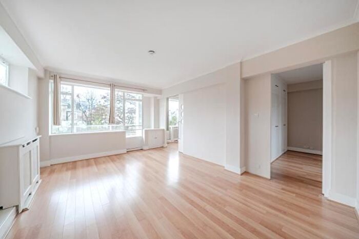 2 Bedroom Flat For Sale In Ladbroke Grove, London, W11