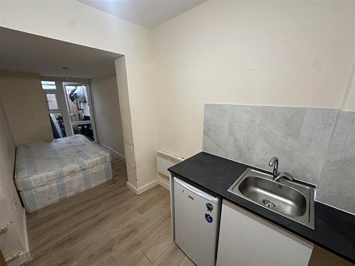 Studio To Rent In Queens Road, Southall, UB2