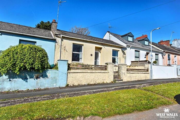 3 Bedroom Cottage For Sale In Waterloo Road, Pembroke Dock, SA72