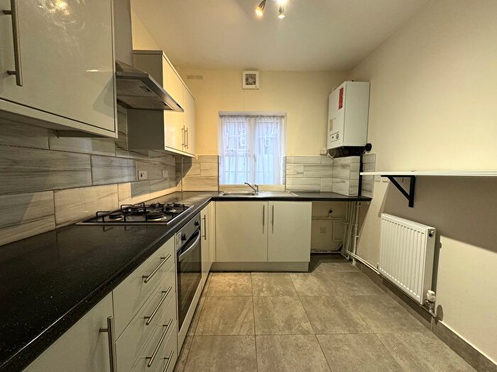 2 Bedroom Flat To Rent In Watford Way, London, NW7