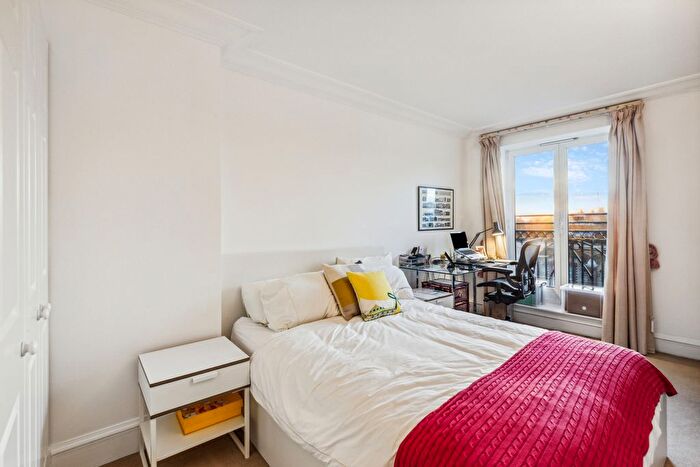 2 Bedroom Flat For Sale In Consort Court, Wrights Lane, W8