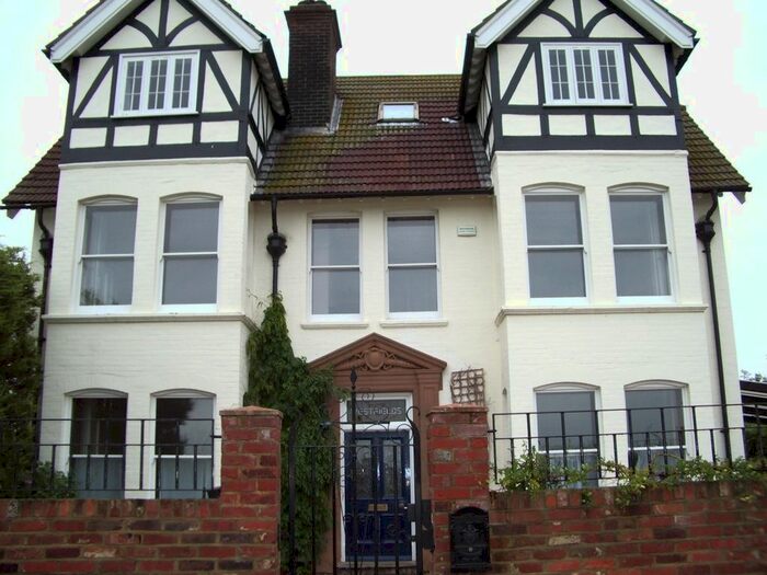 2 Bedroom Flat To Rent In Westcliff, Whitstable, CT5