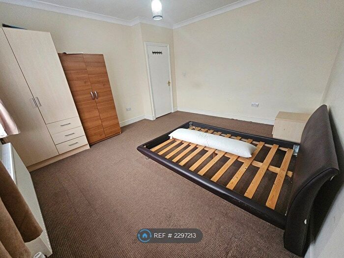 3 Bedroom Flat To Rent In Parham Drive, Ilford, IG2