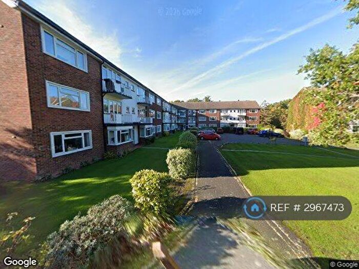 2 Bedroom Flat To Rent In Lovelace Gardens, Surbiton, KT6