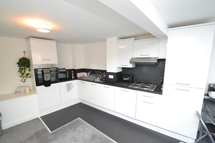 1 Bedroom Flat To Rent In Oakwood Avenue, Oakwood, Leeds, LS8