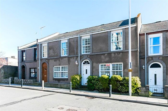 3 Bedroom Terraced House To Rent In Bethany Gardens, Aberdeen, AB11