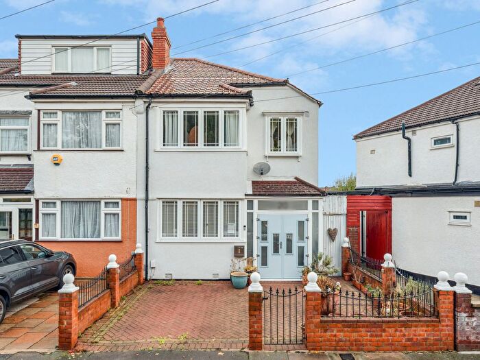 3 Bedroom Semi Detached House For Sale In Chilmark Road, London, SW16