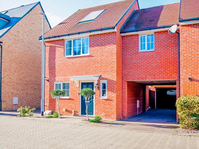 3 Bedroom Semi Detached House For Sale In Claremont Crescent, Rayleigh, SS6