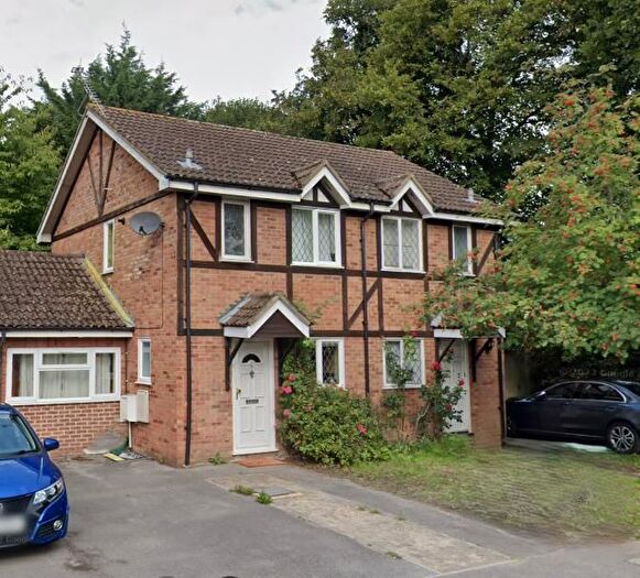 1 Bedroom Property To Rent In Ravenfield, Englefield Green, Egham, TW20