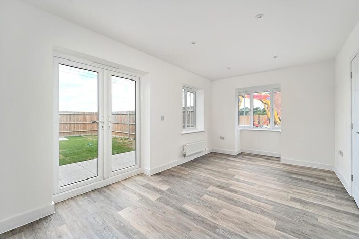 3 Bedroom End Terrace House To Rent In Speakers Close, New Romney, TN28