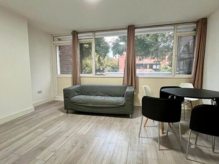 3 Bedroom Maisonette To Rent In Ramsey Street, London, E2
