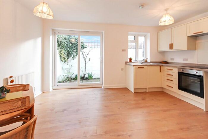 2 Bedroom Flat To Rent In Bampfield Street, Portslade, Brighton, BN41