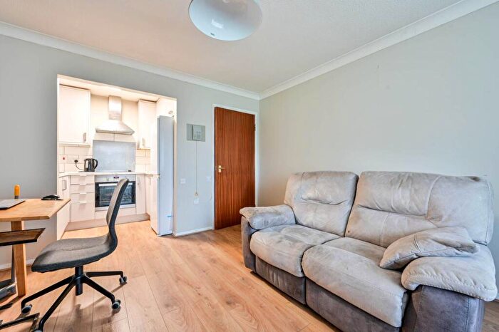 1 Bedroom Flat For Sale In Francis Court, Guildford, GU2