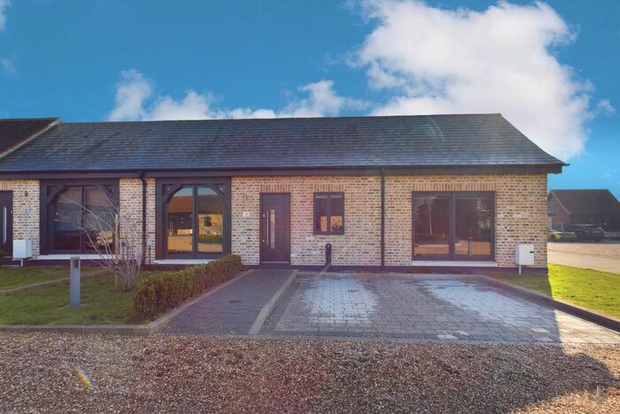 2 Bedroom Property For Sale In Dennises Lane, South Ockendon, RM15
