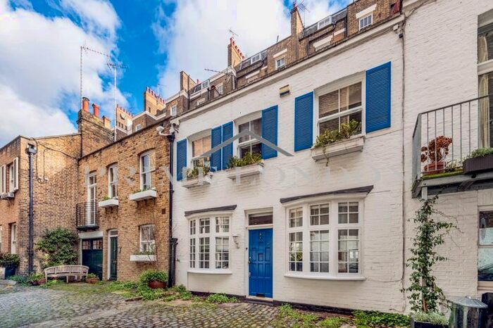 2 Bedroom Mews To Rent In Warwick Square Mews, Pimlico, London, SW1V
