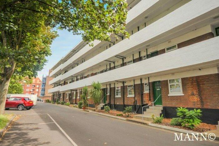 2 Bedroom Flat To Rent In New Park Road, London, SW2