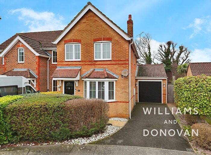 3 Bedroom Semi-Detached House For Sale In Stirling Close, Rayleigh, SS6