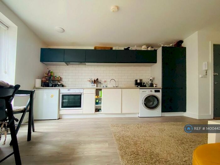 Studio To Rent In Crosby House, Bromley, BR1