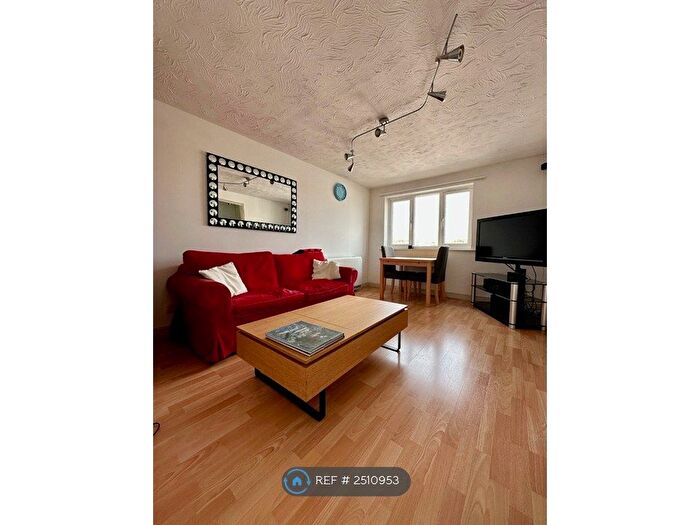 1 Bedroom Flat To Rent In Transom Close, London, SE16