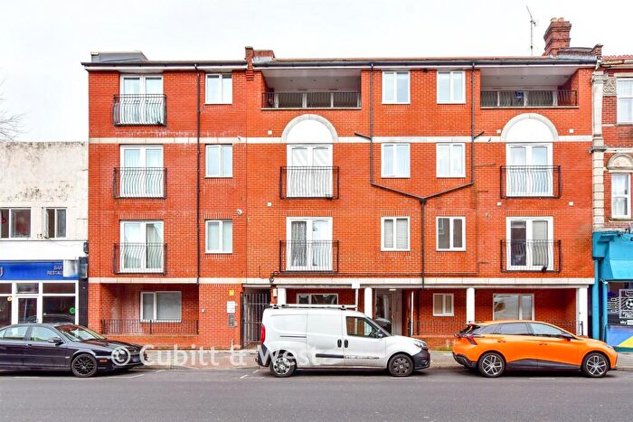 2 Bedroom Flat For Sale In Elm Grove, Southsea, Hampshire, PO5